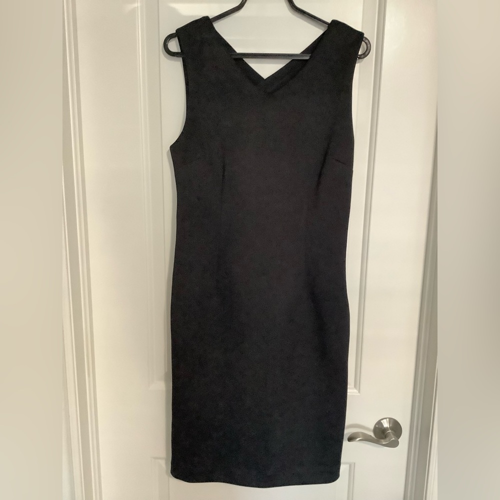 T Tahari little black dress. Size 6 EUC